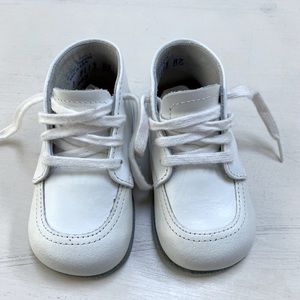 Vintage leather baby shoe white size 3